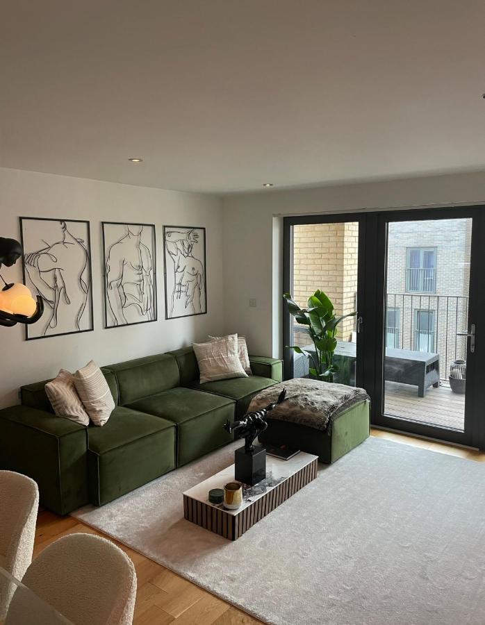 Cosy Bedroom In Luxury Apartment London Eksteriør billede