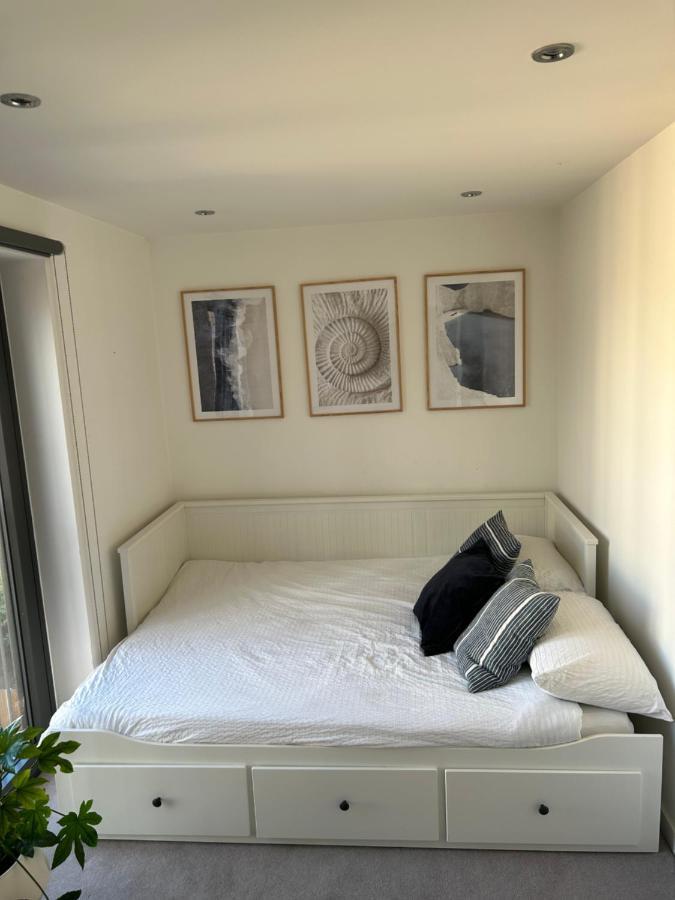 Cosy Bedroom In Luxury Apartment London Eksteriør billede